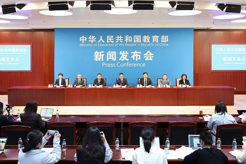 17所顶尖高校与8家领军企业组局！人工智能开放联盟重磅落地，四大任务抢跑“AI+教育”新赛道